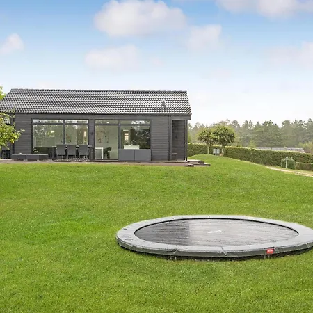 3 Bedroom Gorgeous In Prázdninový dům *