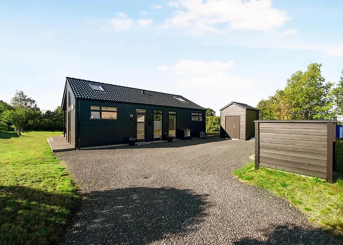 3 Bedroom Gorgeous In Semesterbostad