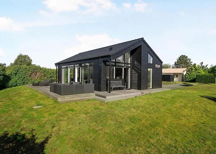 3 Bedroom Gorgeous In Semesterbostad *